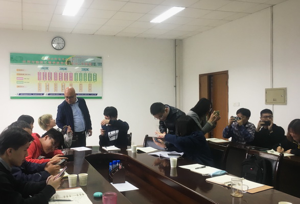 c49af08250e04354bd286d128f708252.jpg 2.jpg